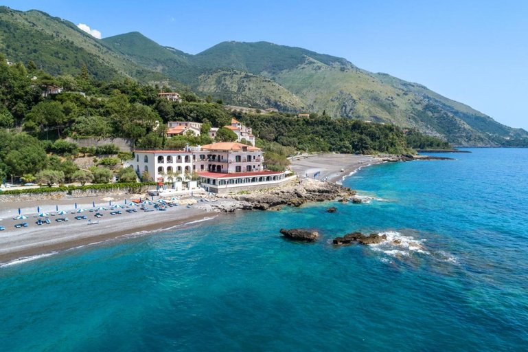 Others 4, Hotel Gabbiano, Savona