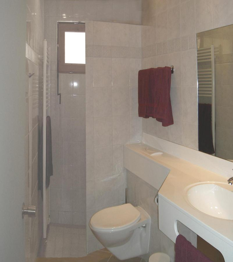 Bathroom 2, Adela y Helmut, Cautín