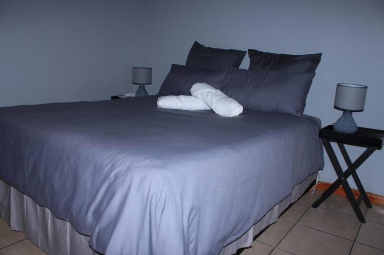 Bedroom 3, Meyiwa Guest Palace, Amajuba
