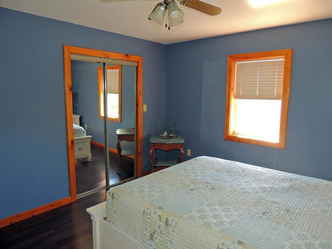 Bedroom 3, Angel Rock Waterfront Cottages, Jefferson
