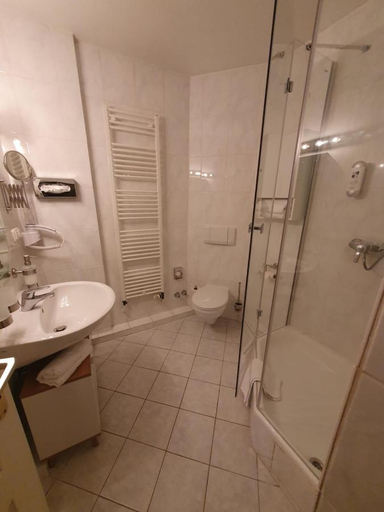 Bathroom 4, City Hotel Hanseatic Bremen, Bremen