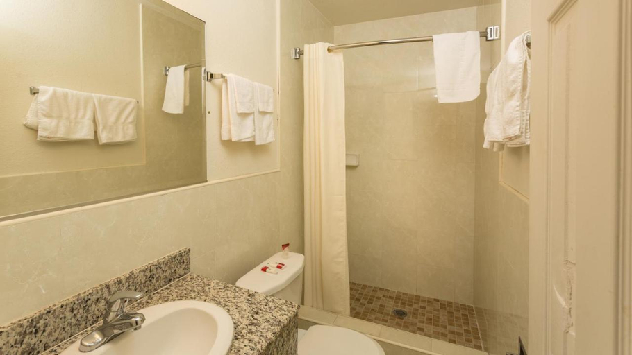 Bathroom 3, Harbor Motel, Orange