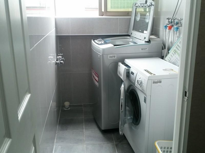 Bathroom 3, OxbloodK, Buk