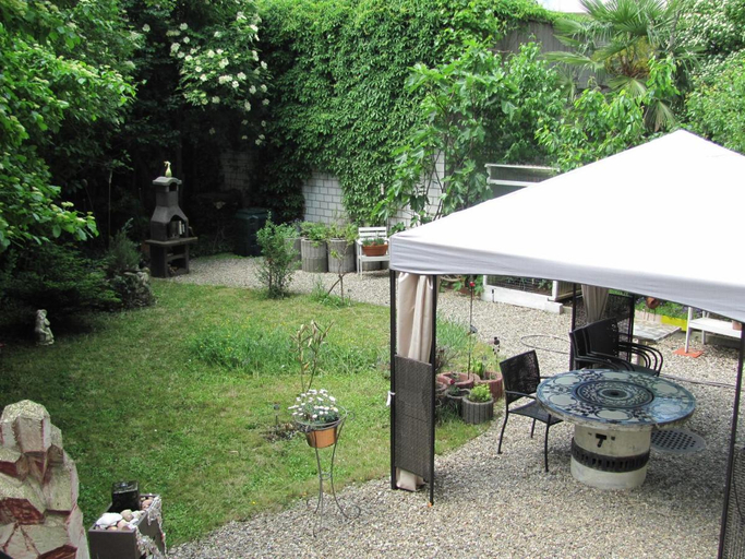 Others 4, Kiki's B&B, Basel