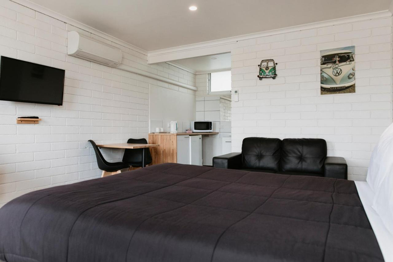 Bedroom 3, Anchor Wheel Motel, Break O'Day