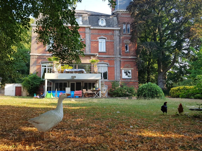 Chateau Lambert Moulinsart Hotel, shuttle airport, long term parking, snooker, large terrasse, dinne, Hainaut