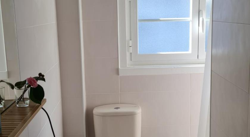 Bathroom 3, Majesticlara Lisbon Guest House, Lisbon