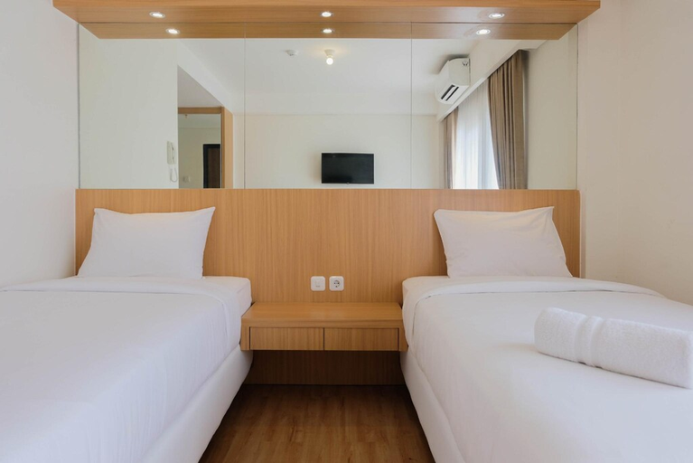 Bedroom, Twin Bed Studio Room Annora Living Apt By Travelio, Tangerang