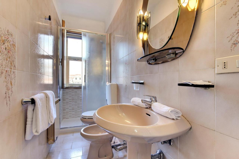 Bathroom, Charming One-Bedroom Apartment in Authentic Venice, Biennale Area, Venezia