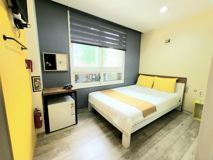 Bedroom 4, Good Moments sharehouse, Gimpo