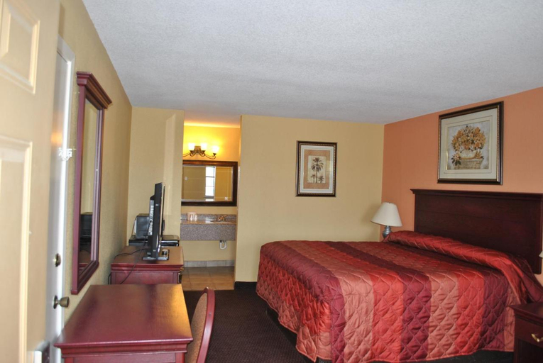 Bedroom 2, Executive Inn Brookshire, Waller