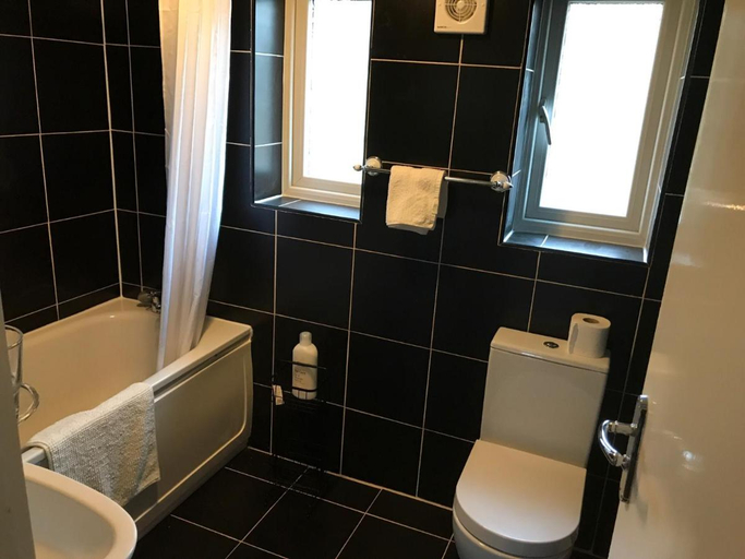 Bathroom, Charimore Relaxation House, London