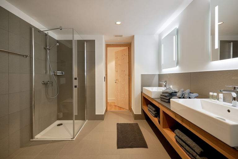 Bathroom 2, Catrina Hostel, Surselva
