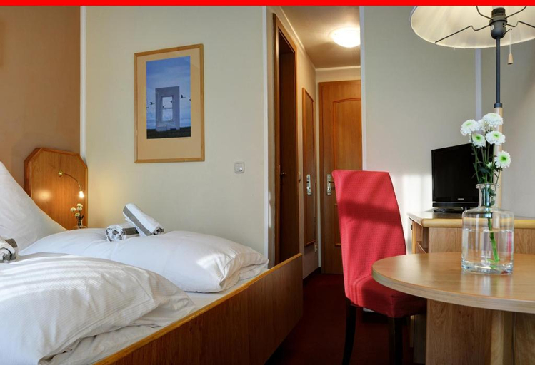 Bedroom 3, Elbterrasse Wachwitz, Dresden