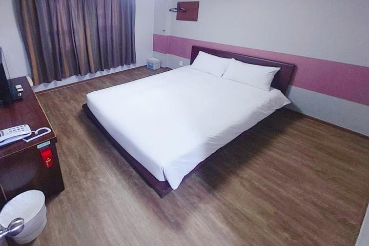 Bedroom 4, Manhattan Hotel, Jeju