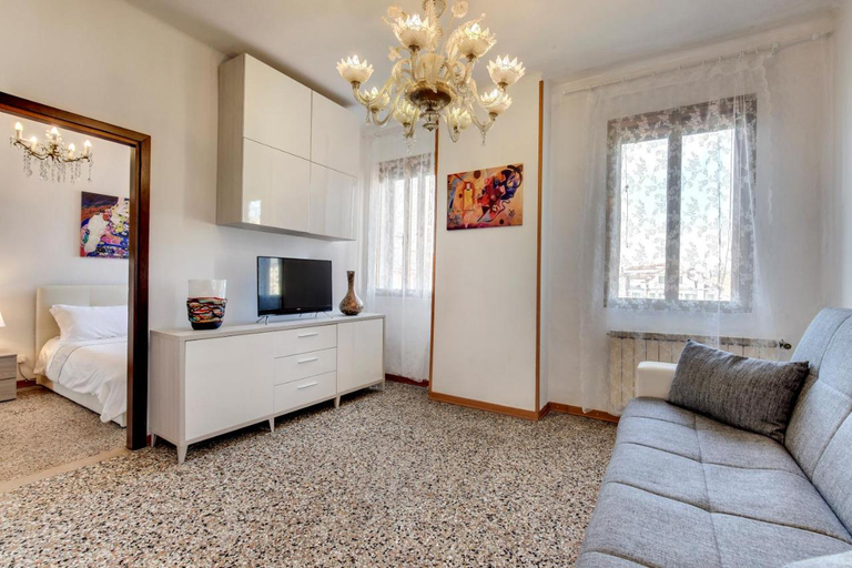 Others 4, Charming One-Bedroom Apartment in Authentic Venice, Biennale Area, Venezia