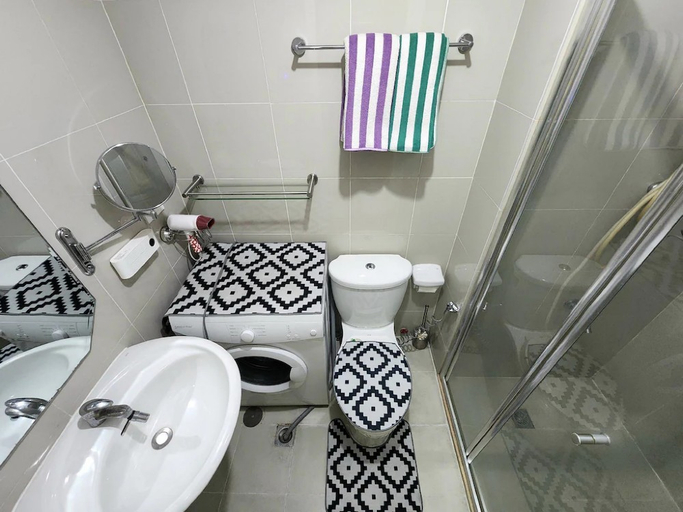 Bathroom, Elegant 1 bedroom condo., Taguig