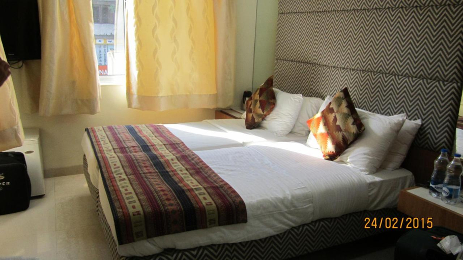 Bedroom 4, Empire Hotel - Grant Road, Mumbai City