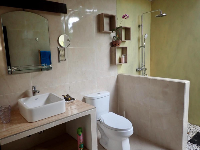 Bathroom 3, Wonder Dive Bali - Tulamben Villa's, Karangasem