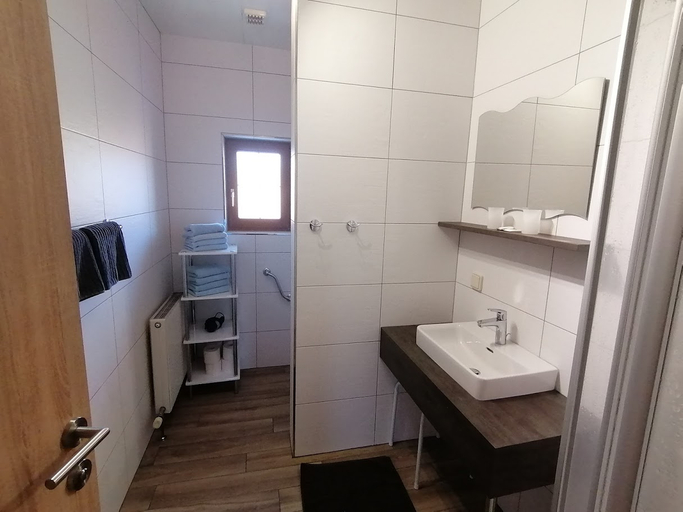 Bathroom 4, Hotel Gasthof Seeblick, Murau
