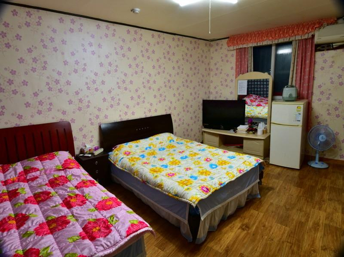 Bedroom 5, Songwol Park Sokcho, Sokcho