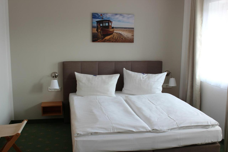 Bedroom 2, Hotel und Restaurant "Zur Zwiebel", Vorpommern-Greifswald