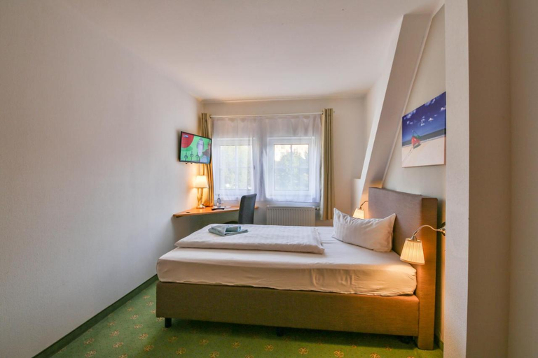 Bedroom 4, Hotel und Restaurant "Zur Zwiebel", Vorpommern-Greifswald