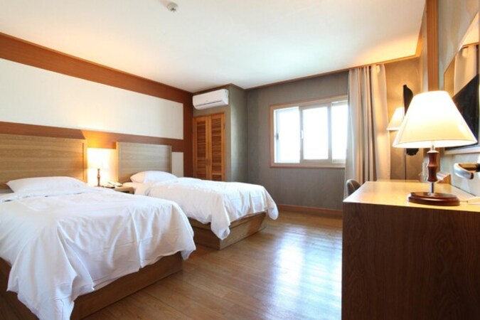 Bedroom 5, Diamond Hotel Jeju, Jeju