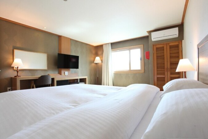Bedroom 4, Diamond Hotel Jeju, Jeju