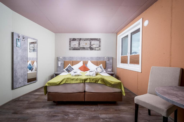 Bedroom 4, Cubo Sport & Art Hotel, Kitzbühel