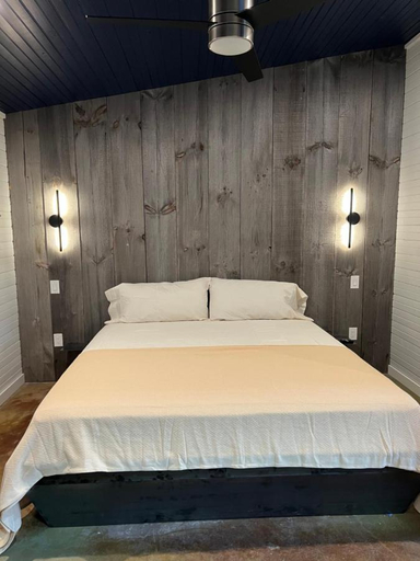 Bedroom 5, Hideout on the Horseshoe, Comal