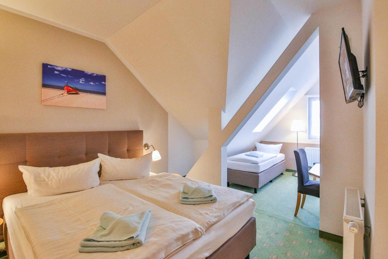 Bedroom 3, Hotel und Restaurant "Zur Zwiebel", Vorpommern-Greifswald