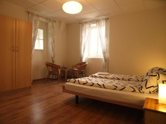 Bedroom 5, Hotel Garni Villa Carmen, La Neuveville