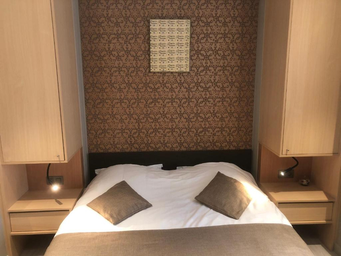 Bedroom 2, Hotel Duivels Paterke Harelbeeksestraat 29, 8500 Kortrijk, West-Vlaanderen