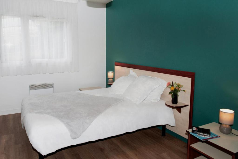 Bedroom 3, Appart'Hotel Brest Pasteur - Terres de France, Finistère