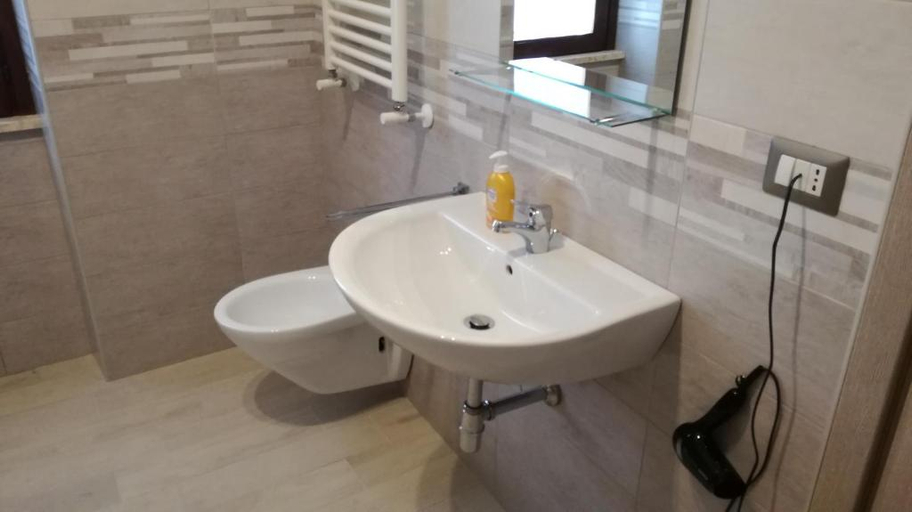 Bathroom 2, Bonsai Bed & Breakfast, Rome