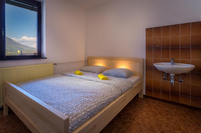 Bedroom 2, 1A Adventure Hostel, Radovljica