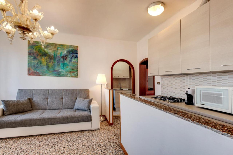 Others 5, Charming One-Bedroom Apartment in Authentic Venice, Biennale Area, Venezia