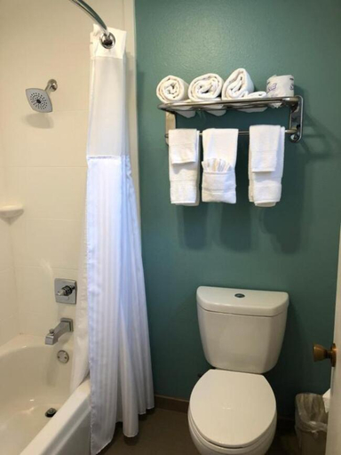 Bathroom 4, Anacortes Inn, Skagit