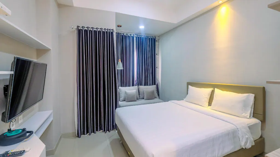 Bedroom 1, Homey and Warm Studio Oasis Cikarang By Travelio, Cikarang
