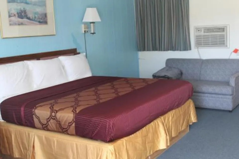 Bedroom 2, Royal Inn Motel, Jefferson