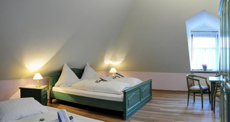 Bedroom 4, Elbterrasse Wachwitz, Dresden