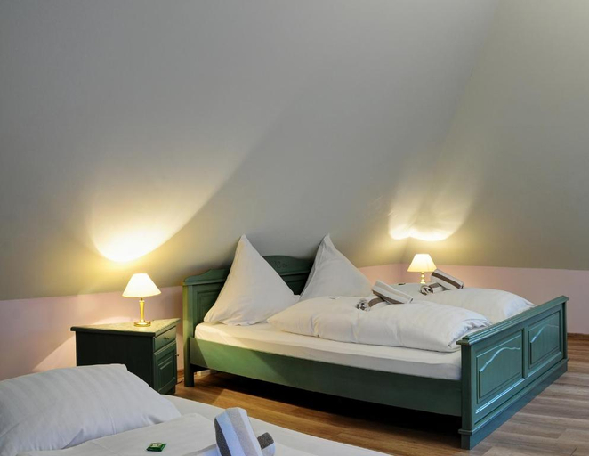 Bedroom 2, Elbterrasse Wachwitz, Dresden