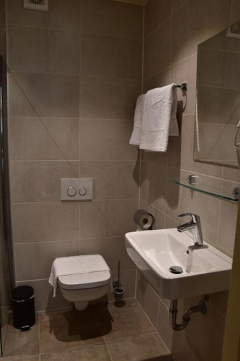 Bathroom 5, Armada Hotel Amsterdam, Amsterdam