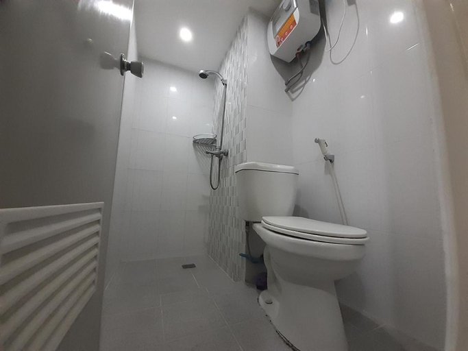 Bathroom, Studio24 @The Jarrdin By Gyza Property view kolam, Bandung