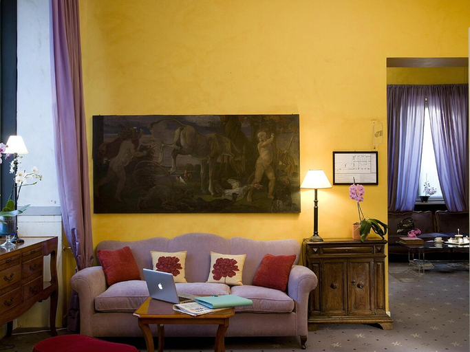 Others 5, Fenix, Pordenone