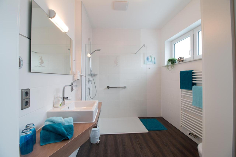 Bathroom 3, Aircondition - Gastehaus Bauer - Schlafen auf dem urbanen Weingut, Heilbronn