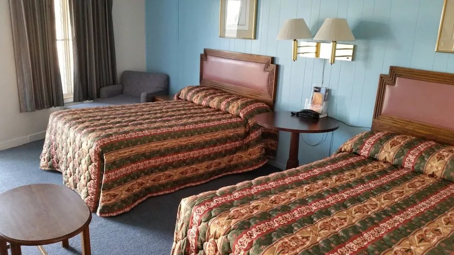 Bedroom 5, Royal Inn Motel, Jefferson