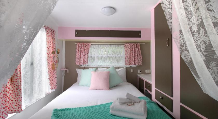 Bedroom, Kanasta Caravan Park, Melbourne