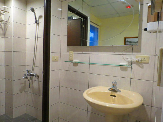 Bathroom, eZ Stay Juifen(Ruifang Station), New Taipei City
